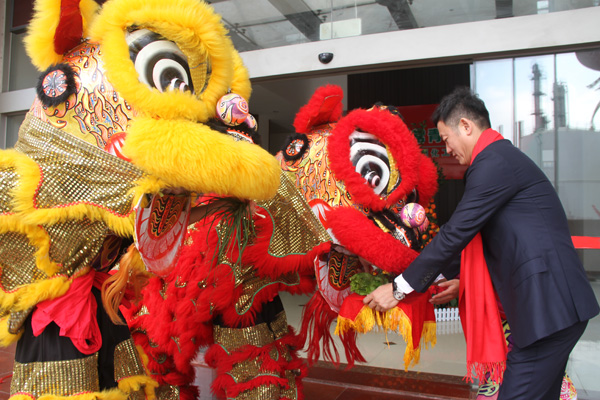 千秋偉業(yè)添錦繡 萬里鵬程展宏圖 —— 常青樹舞獅獻(xiàn)瑞賀新春，歡天喜地迎開工！